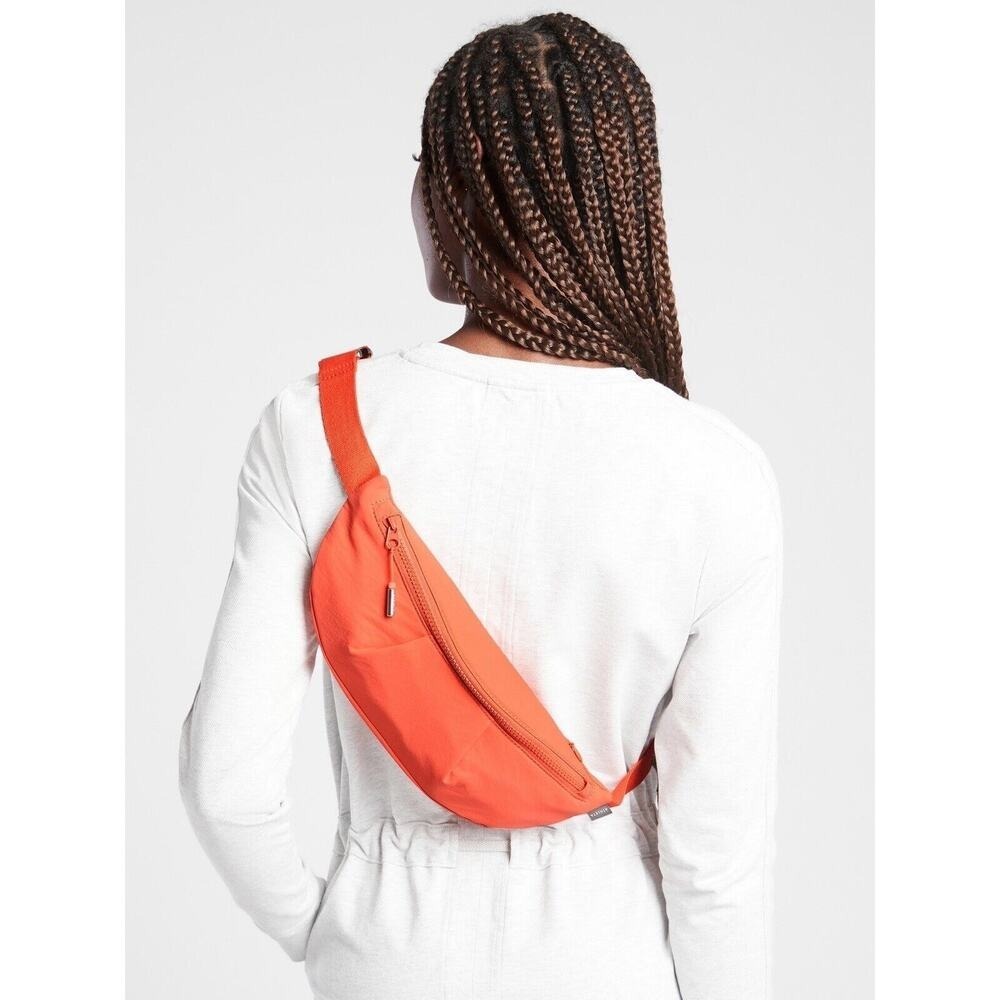 Athleta Kinetic Waist Bag Belt Fanny Pack Adjustable Strap Zip‎ Closure Orange